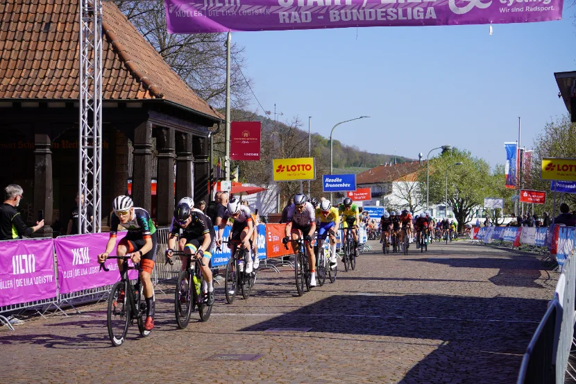 Road race field rolling out at the start